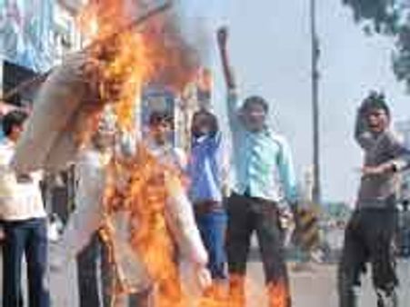 Bandh turns ugly in Karnataka; violence reported