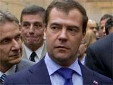 Medvedev slams airport management for lack of security