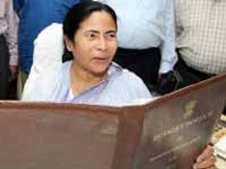 Mamata woos aam aadmi with populist budget