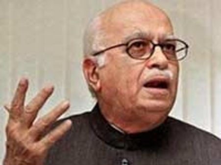 CVC fiasco: Advani blames PMO, not PM