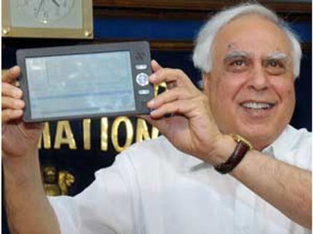 Sakshat Tablet to hit market in June @ Rs 2,200