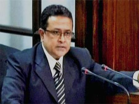 Justice Sen saved? Lok Sabha says NO to impeachment