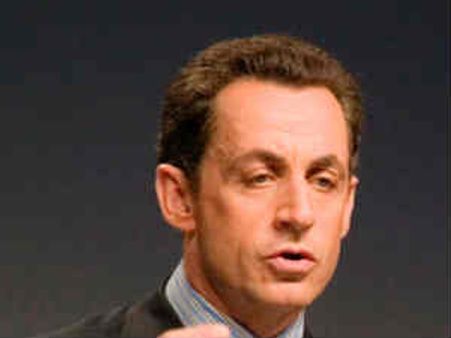 French prez Sarkozy leaves bar without paying