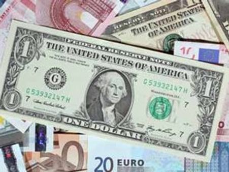 Greece plunges euro into crisis, France insists on debt deal