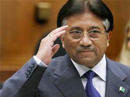 Musharraf has close encounter with shoe once again