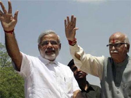 Gujarat: Narendra Modi joins Advani's Jan Chetna Yatra