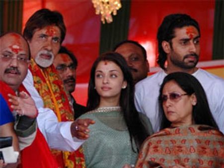 Aishwarya's baby girl reunites the Bachchans & Amar Singh
