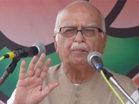 Advani non-committal on Mayawati's proposal to divide UP