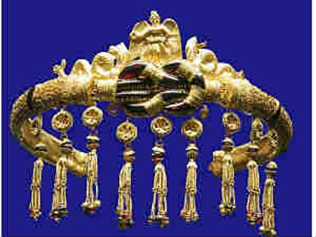 Gold hits new high at Rs 29,490 on seasonal demand