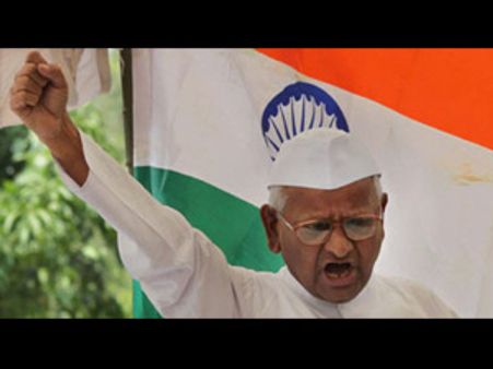 Team Anna attacks Par panel: Govt wants Anna to hold back stir