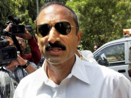 Sanjiv Bhatt joins Congress against Narendra Modi?