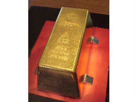 Gold declines by Rs 160, silver by Rs 100 on global cues