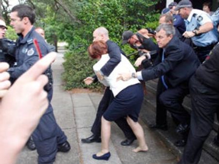 Oz PM Gillard flees from Aborigines; leaves her shoe behind