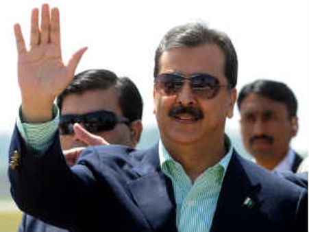 Pak SC indicts PM Gilani on contempt of court charges