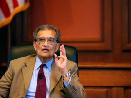 Amartya Sen receives Humanities Medal from Obama