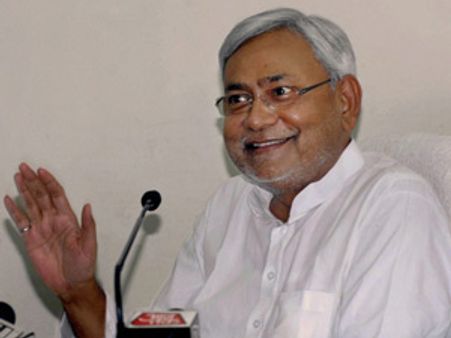 Lalu is frustrated and has mental bankruptcy: Nitish