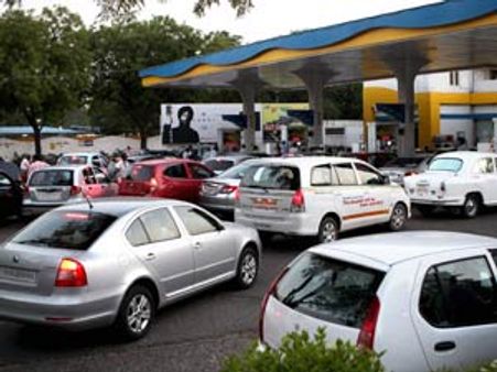 Petrol price hike: Delhi government likely to cut tax 
