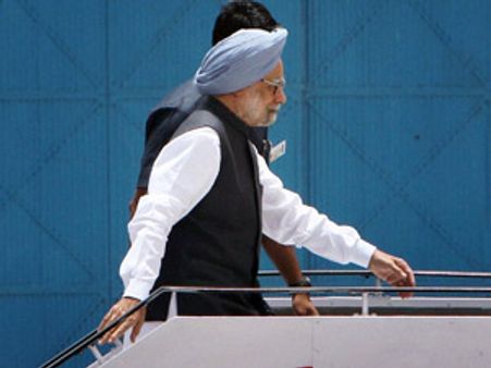 Rupee remains firm on PM's pushing for economic revival