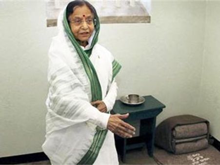 Pratibha Patil's presidential 'gifts' land her in trouble