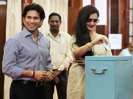 Sachin, Rekha vote in Vice-Prez election