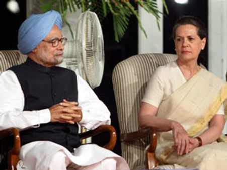 Prime Minister, Sonia Gandhi pay tributes to Deshmukh
