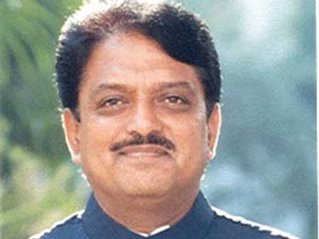 Thousands bid tearful adieu to Vilasrao Deshmukh