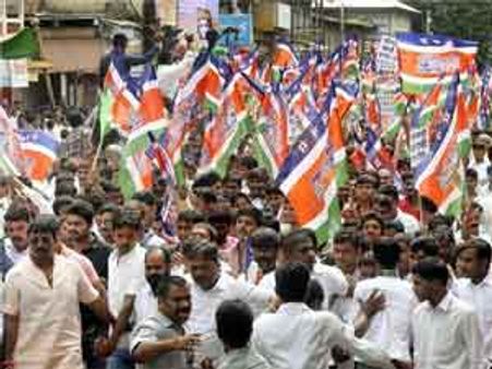 Maha march:Raj Thackeray shows who is the Boss,storms Mumbai
