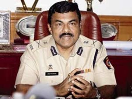 Mum police commr Arup Patnaik axed, Satyapal Singh appointed