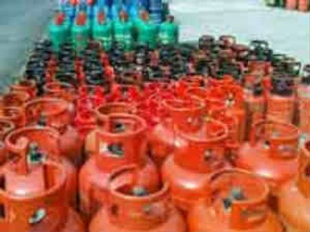 Delhi: Price of non-subsidised LPG cylinder hiked by Rs 127