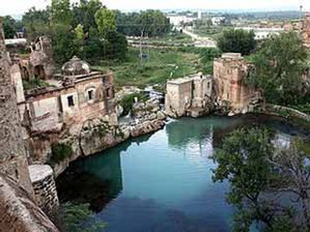 Pak Hindus throng renovated holy pond at centuries-old temple