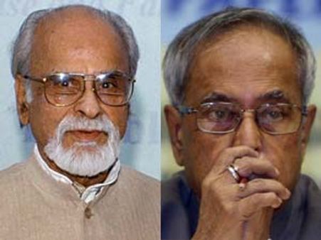 I have lost a personal friend: Pranab on Gujral's demise