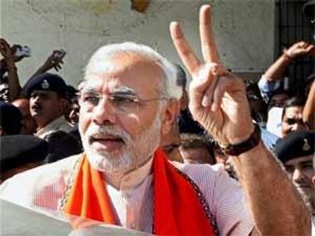 Modi promises 50 lakh houses, 30 lakh jobs