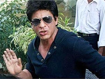 Pakistan puts gun on Shahrukh's shoulder to target India