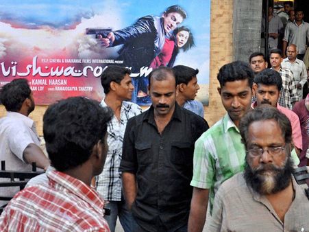 Vishwaroopam: Jaya govt still talks tough as fans queue up