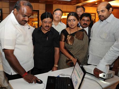 Karnataka polls: JDS finally takes net to catch voters