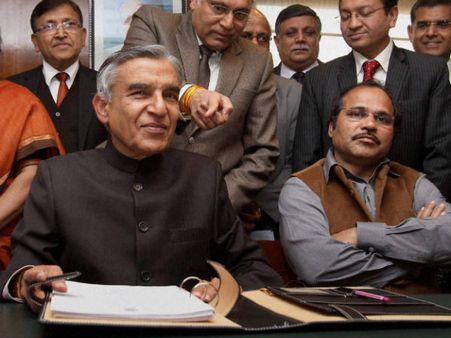 Railway budget: Mr Economics never votes, do populists know?