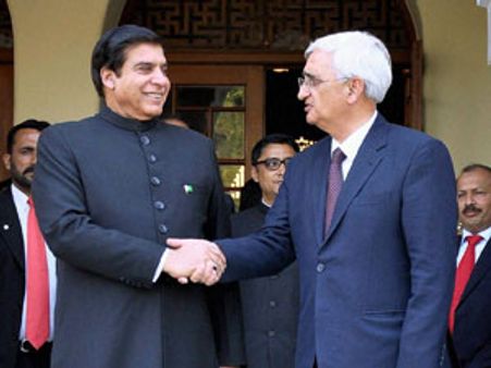 Pak PM's Ajmer visit: Ashraf, Khurshid have lunch in Jaipur
