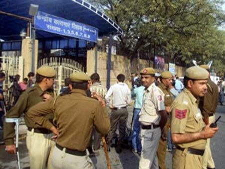 After Ram Singh, another prisoner in Tihar commits suicide