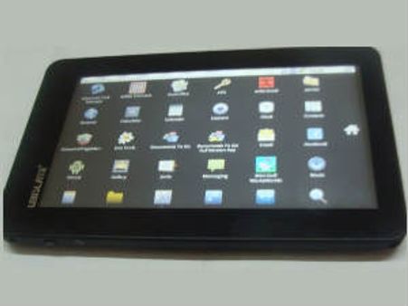 Govt gives up on Aakash tablets due to production delays