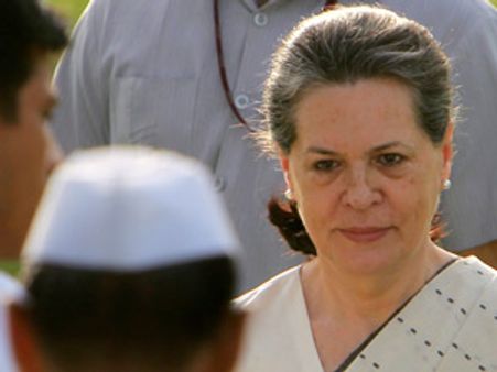 Sonia rejects K'taka list, bares leaders anti-women bias