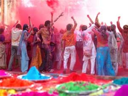 Young in Nitish's Bihar face bullets and oppose vulgar holi