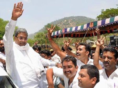 Siddaramaiah may overcome outsider tag to be Karnataka CM