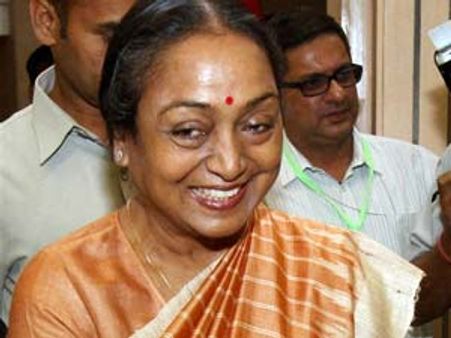 Meira Kumar meets Delhi rape victim