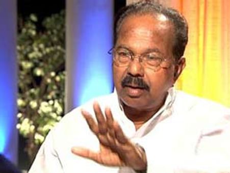 Moily clarifies on import lobbies threatening oil ministers