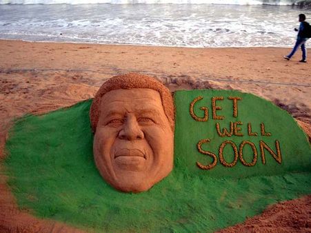 Mandela still critical, president cancels Mozambique trip