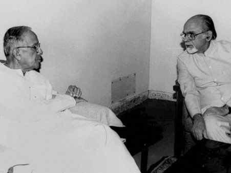 Bengal: Tribute paid to Jyoti Basu on birth centenary