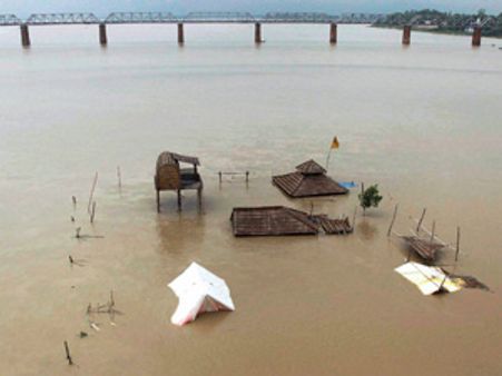 Ganga flowing close to danger mark, govt on high alert