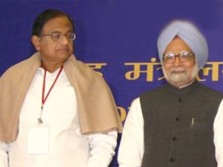 Falling rupee: Chidambaram meets PM, RBI chief
