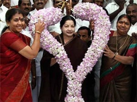 Jayalalithaa wary of another Kudankulam, stops gas project