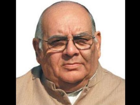 Priyanka Gandhi's son performs Arun Nehru's last rites